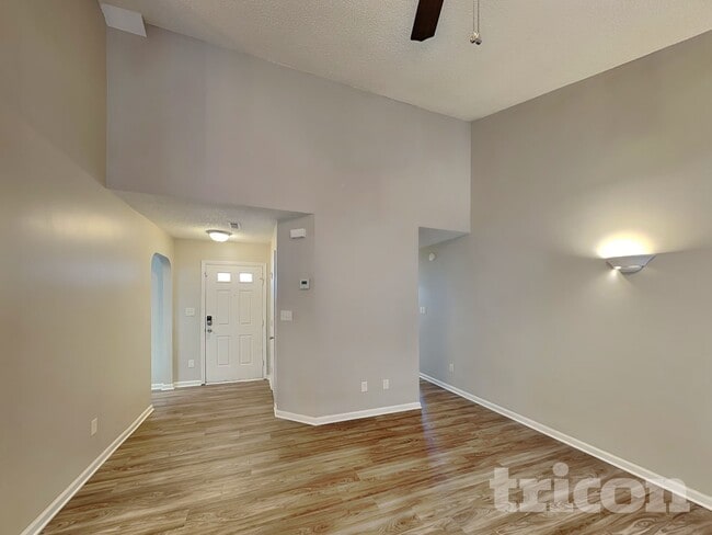 Foto del edificio - 1026 Summit Hills Dr