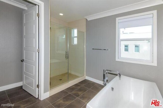Building Photo - 3 br, 2.5 bath Condo - 12491 Osprey Ln Apt 3