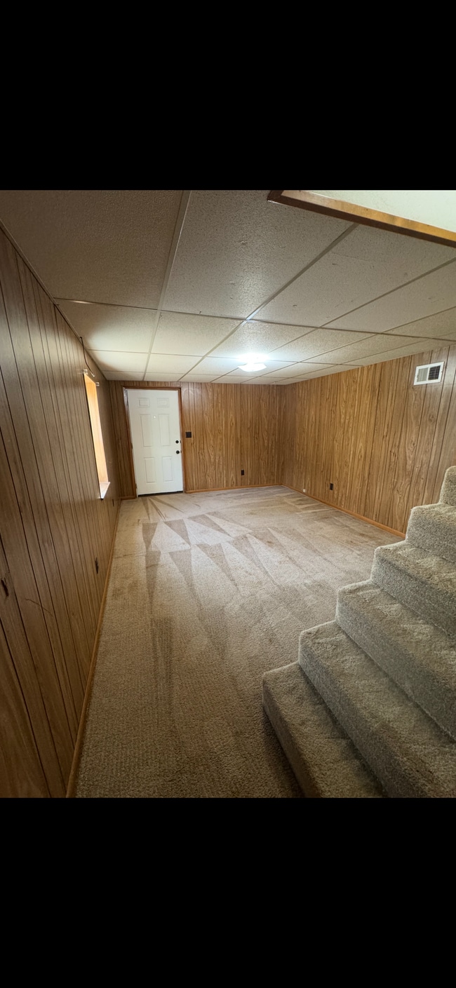 Building Photo - 203 Riverview Dr