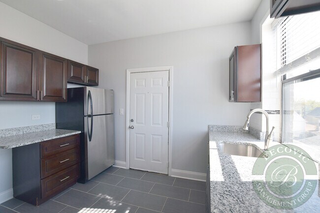 Foto del edificio - 3641 W Dickens Ave