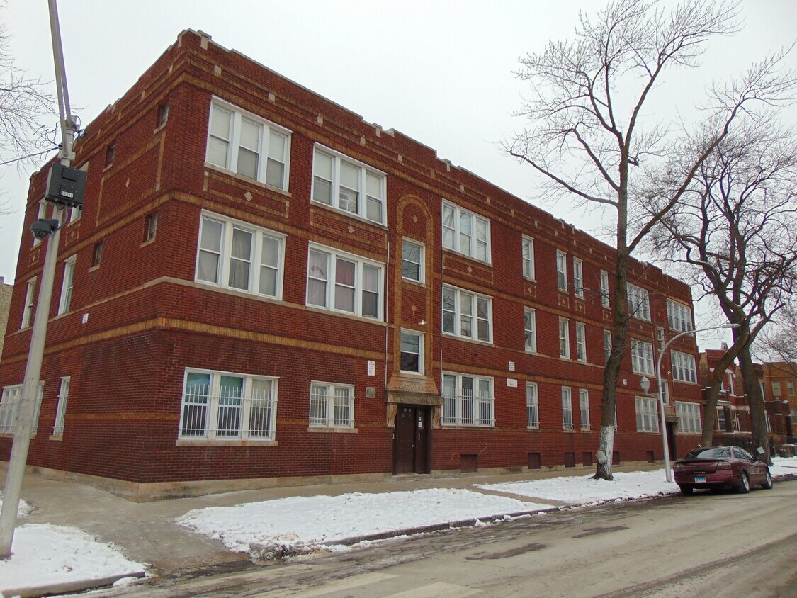 710 N Ridgeway Ave Unit 3, Chicago, IL 60624 Apartments in Chicago