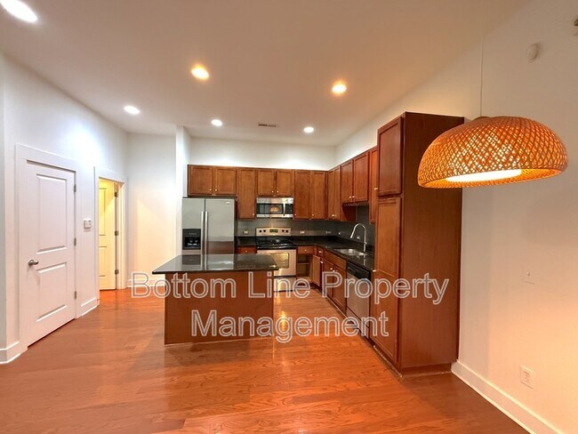 Foto del edificio - 904 Warren Burgess Ln