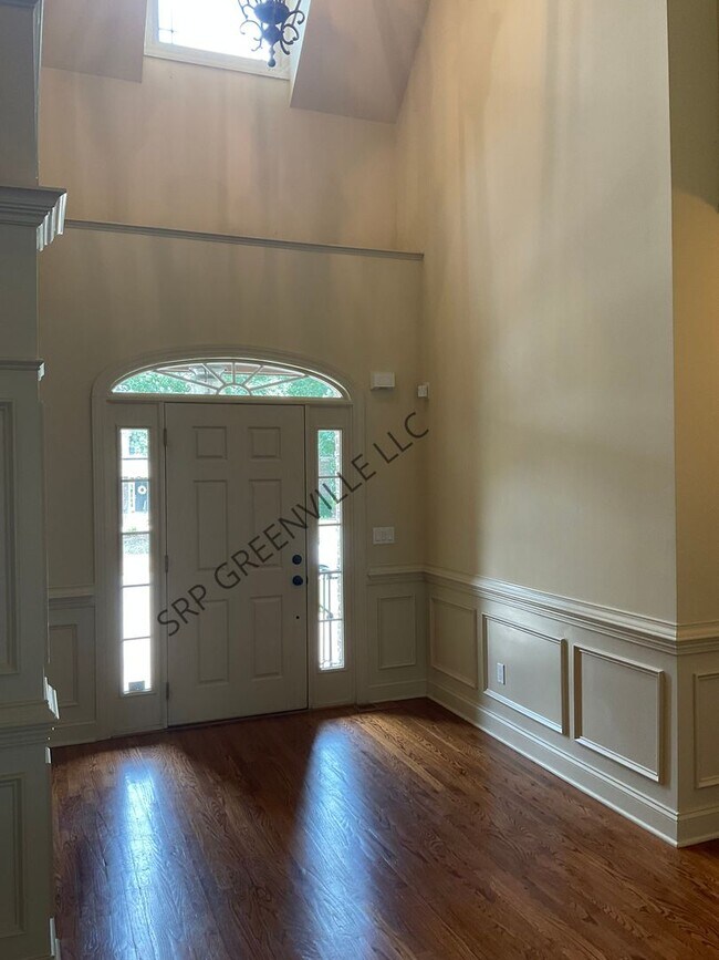 Foto del edificio - Four Bedroom Brick House for Rent!