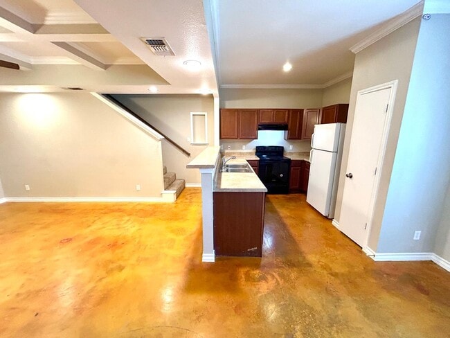 Building Photo - **MOVE IN SPECIAL** 3 Bedroom 2.5 Bathroom Town Home!