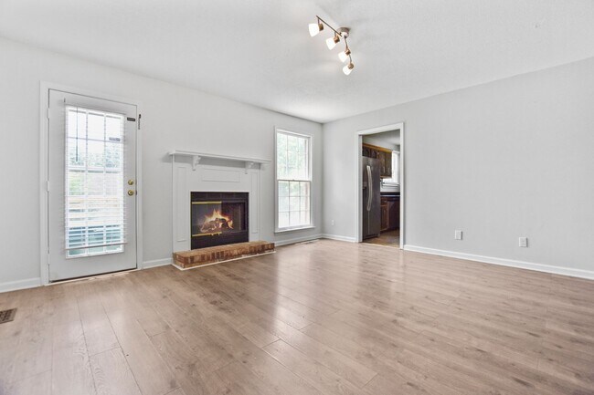 Foto del edificio - Pet Friendly Three Bedroom!