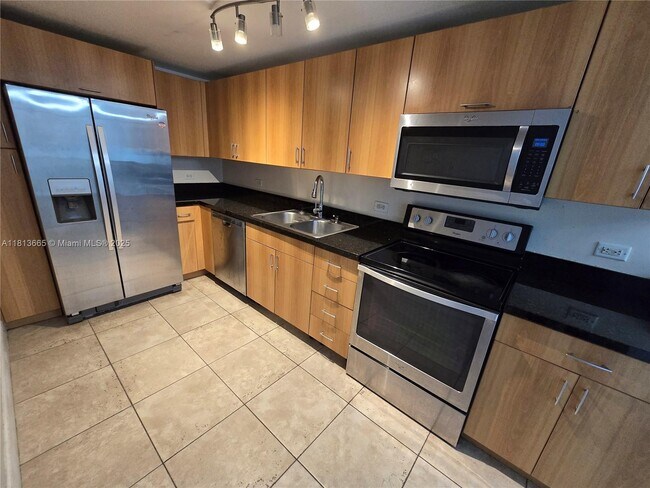Foto del edificio - 7501 E Treasure Dr