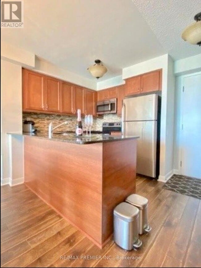 Building Photo - 525 Wilson Ave