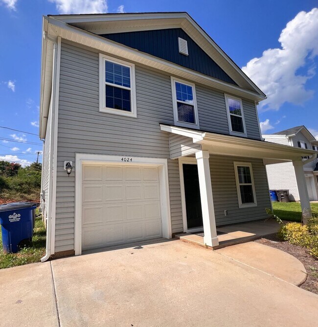 Building Photo - Gorgeous 3 bedroom, 2 1/2 bathroom two-story home in Winston Salem