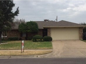 Building Photo - 9038 Hillside Dr