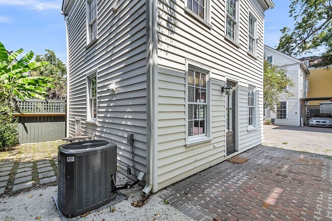 Foto del edificio - 3 Bedroom 2.5 Bath House in the hip Elliot...
