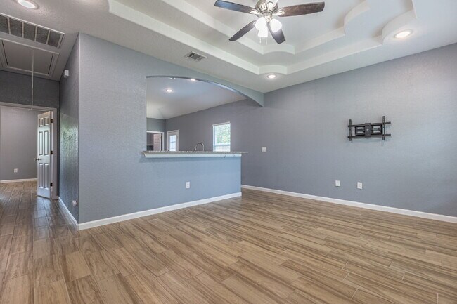 Building Photo - 479 Corliss