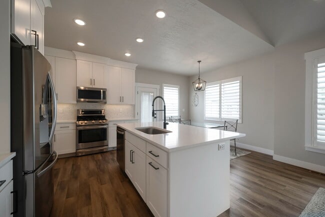 Building Photo - 316 S 380