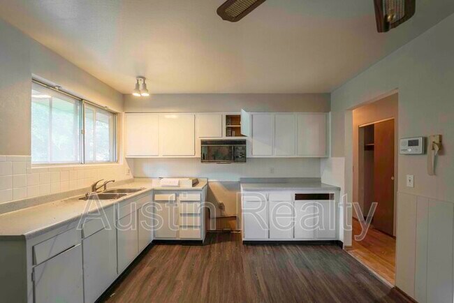 Foto del edificio - 1111 Cove Ln