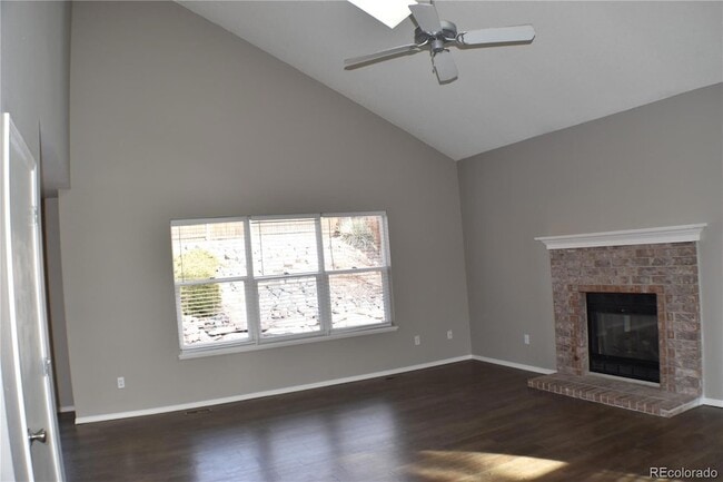 Foto del edificio - 952 Dancing Horse Dr