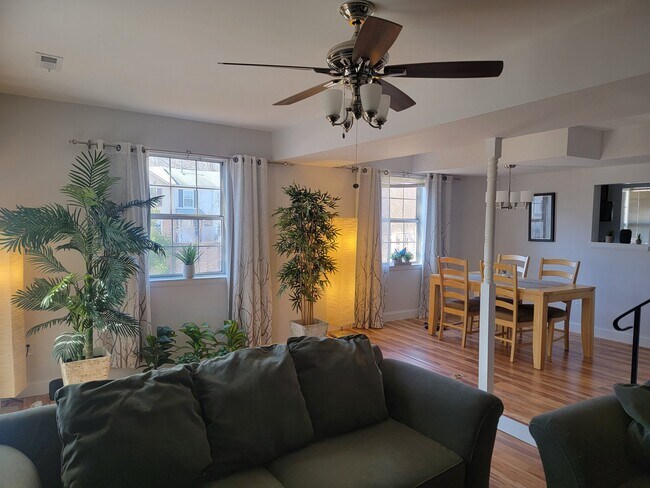 Building Photo - 5219 Quince Ct