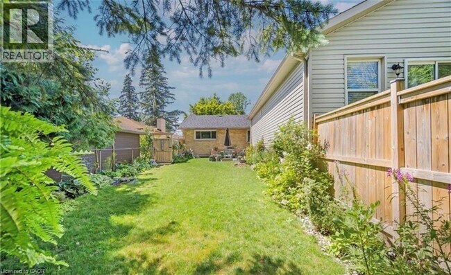 Photo du bâtiment - 364 Beachwood Ave