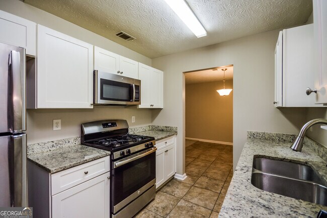 Foto del edificio - 2050 Downs Pl