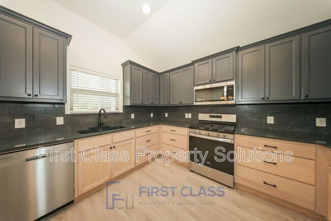 Building Photo - 13305 Watson Dr