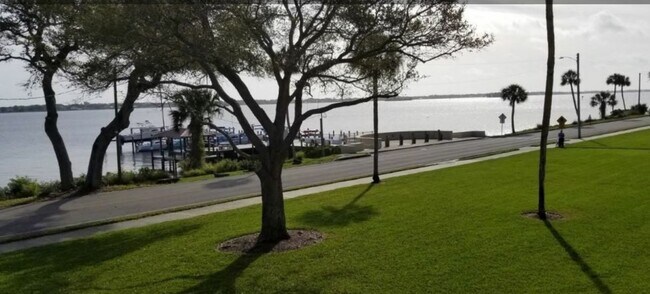 Foto del edificio - 1025 Rockledge Dr