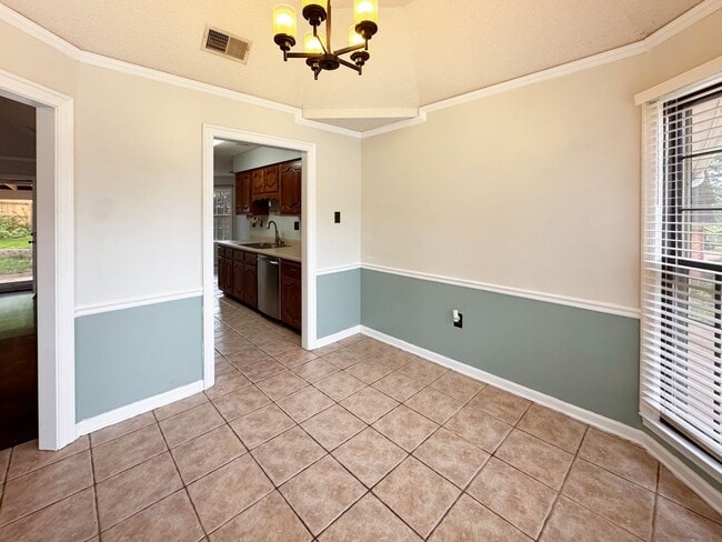 Building Photo - Spacious 3 bedroom 2 bath in Cordova