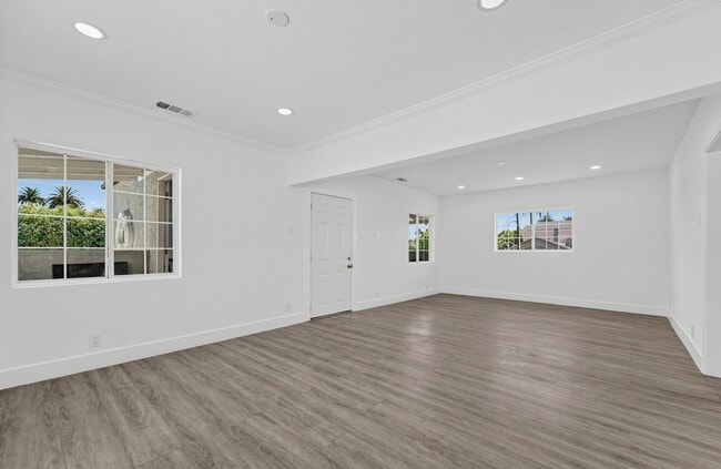 Building Photo - 2703 Alsace Ave