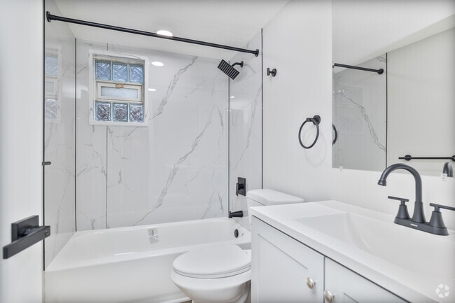2BR, 1BA - 975SF - Bathroom - TERRA - West of West