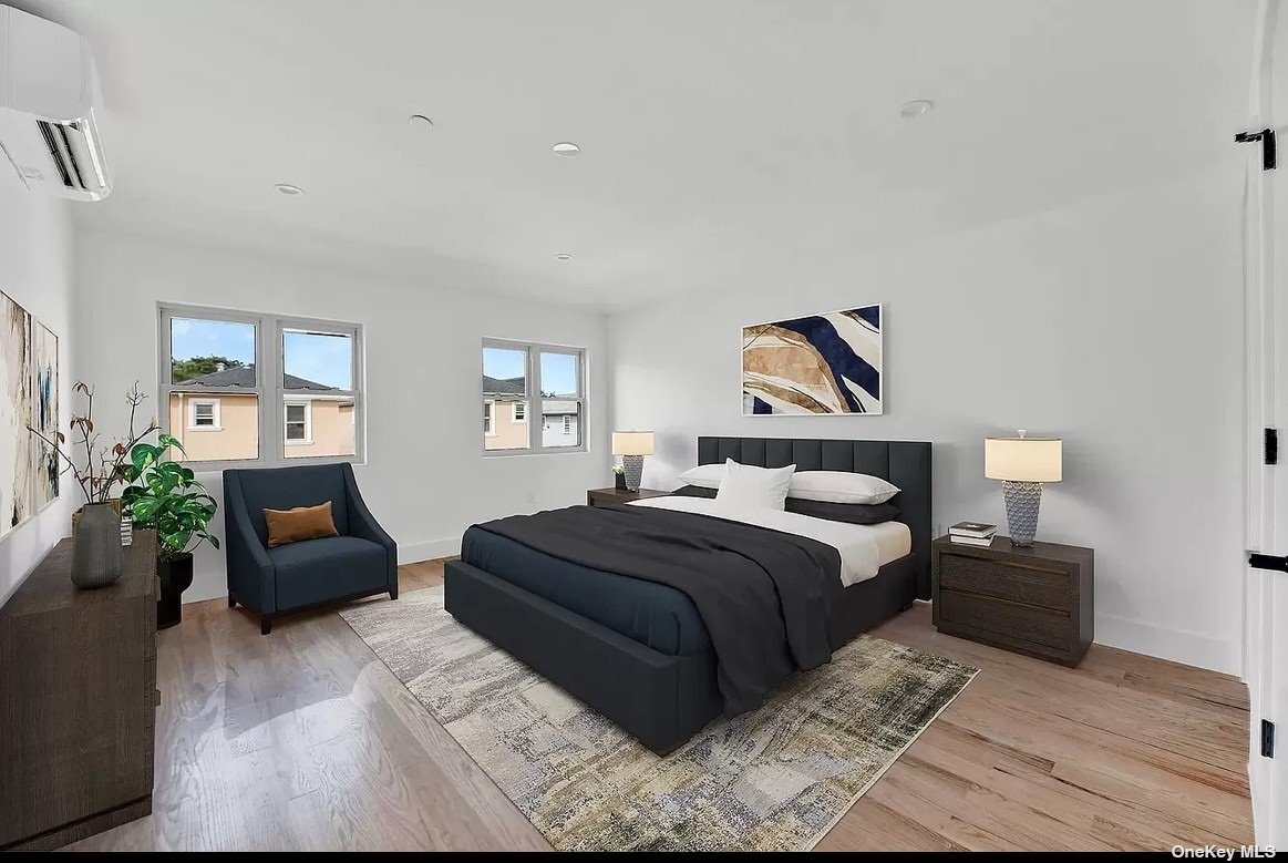 Foto principal - 1367 E 91st St