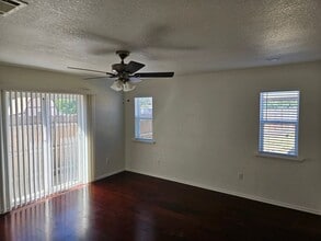 Building Photo - 17960 Swaps Ct