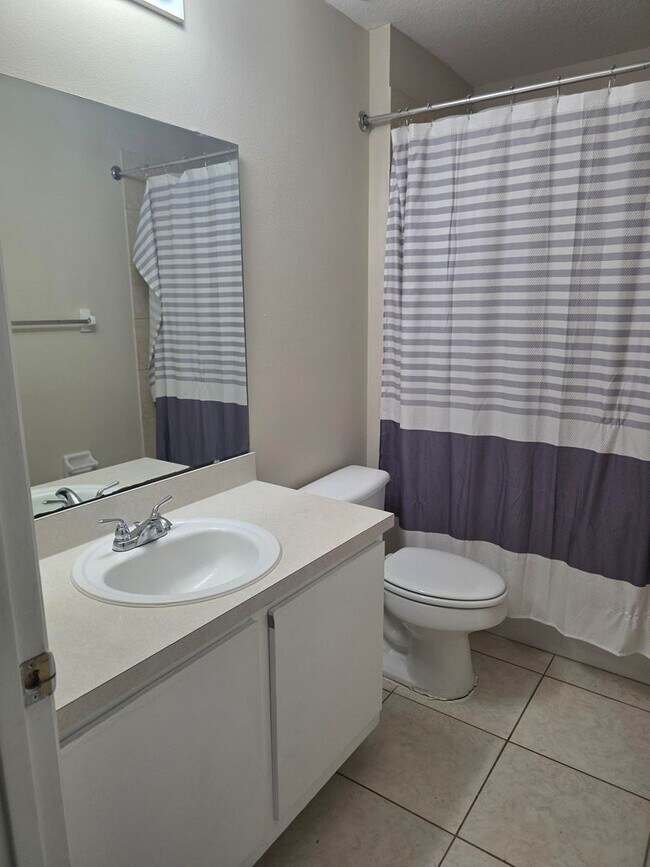 Building Photo - Beautiful 3/2 home