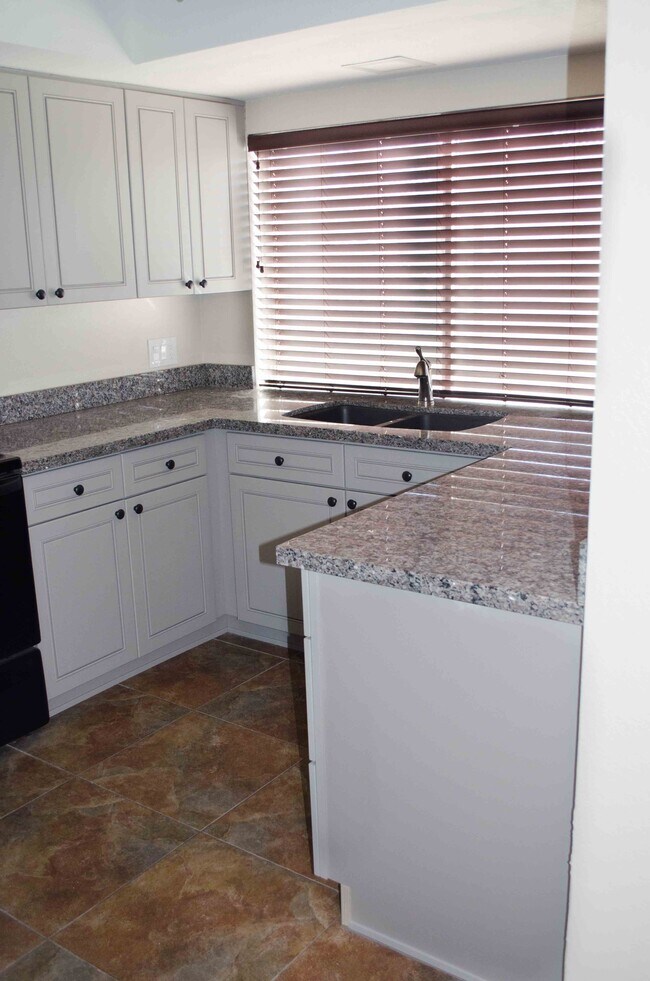 Foto del edificio - 860 N McQueen Rd