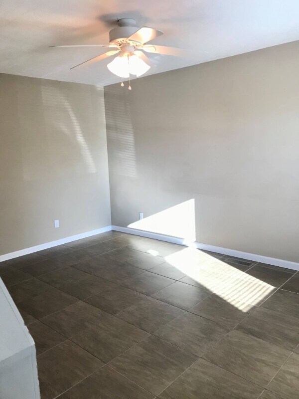 Building Photo - 112 Creekside Dr