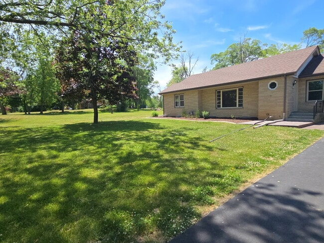 Building Photo - 2315 S Lombardy Ln