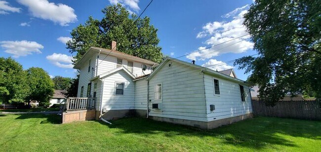 Building Photo - 1220 4th St