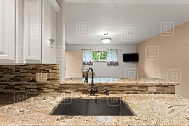 Building Photo - 946 Hayden Ave