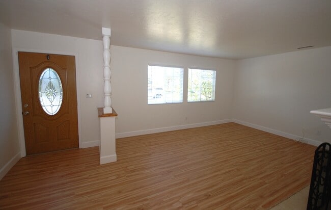 Building Photo - 1682 Jasmine St