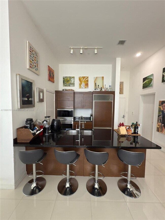 Building Photo - 475 Brickell Ave