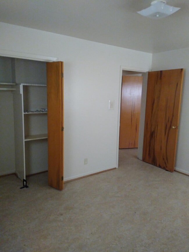 Building Photo - 907 Leonhard St