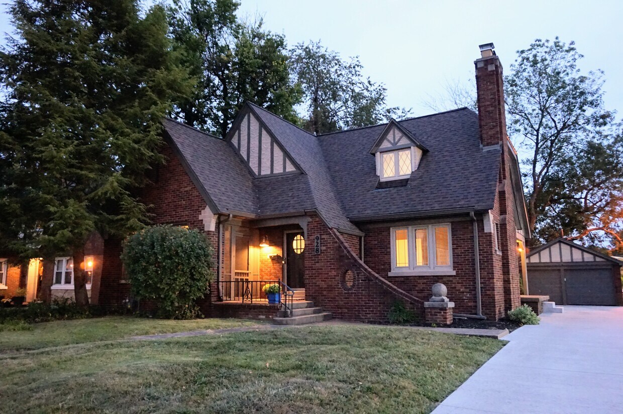 Primary Photo - 928 Lodge Ave