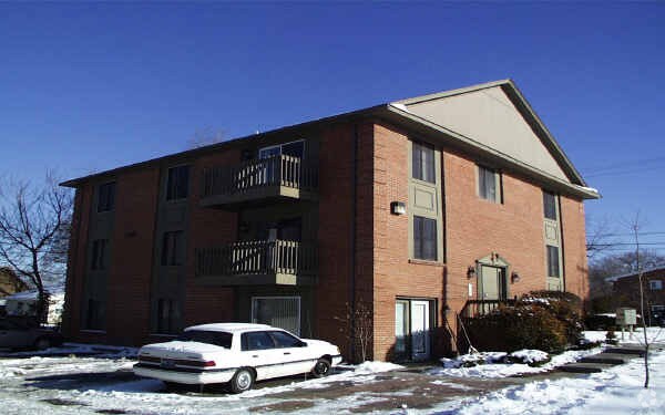 Building Photo - Legacy on Holbrook