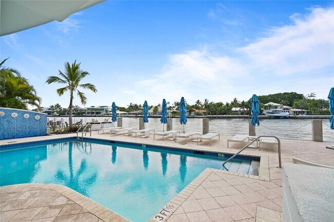 Foto del edificio - 715 Bayshore Dr