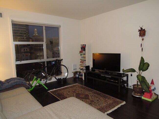 Building Photo - 585 9th St