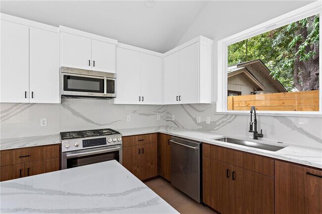 Building Photo - 2813 Prado St