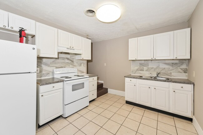 Building Photo - 515 Ben Hur Ave