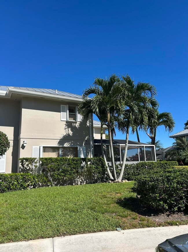 Building Photo - 2813 SW Lakemont Pl