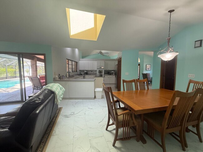 Foto del edificio - Beautiful 3 bedroom 2.5 bathroom pool home