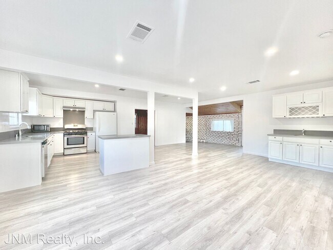 Foto del edificio - 4 br, 3 bath House - 17544 Covello St