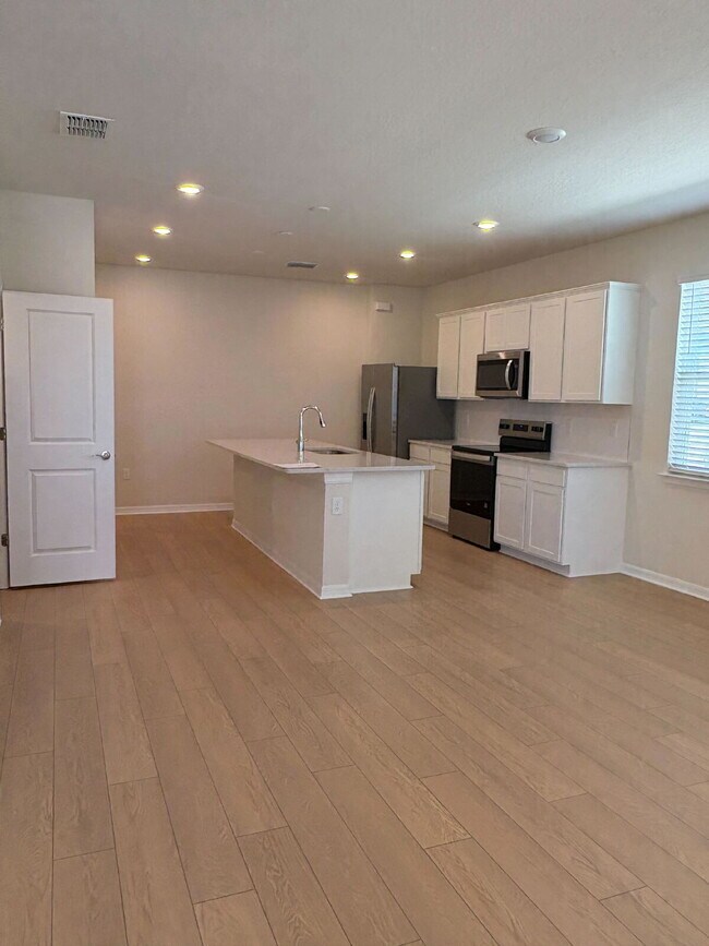 Foto del edificio - Live Large in Winter Garden: Modern 4-Bedroom Townhouse Haven