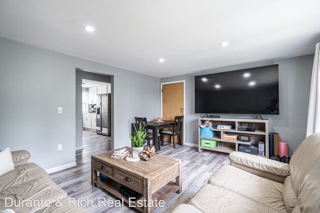 Building Photo - 2 br, 1 bath House - 428 Gascoigne Drive