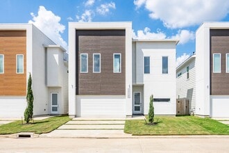 Building Photo - 2214 Cortijo Pl