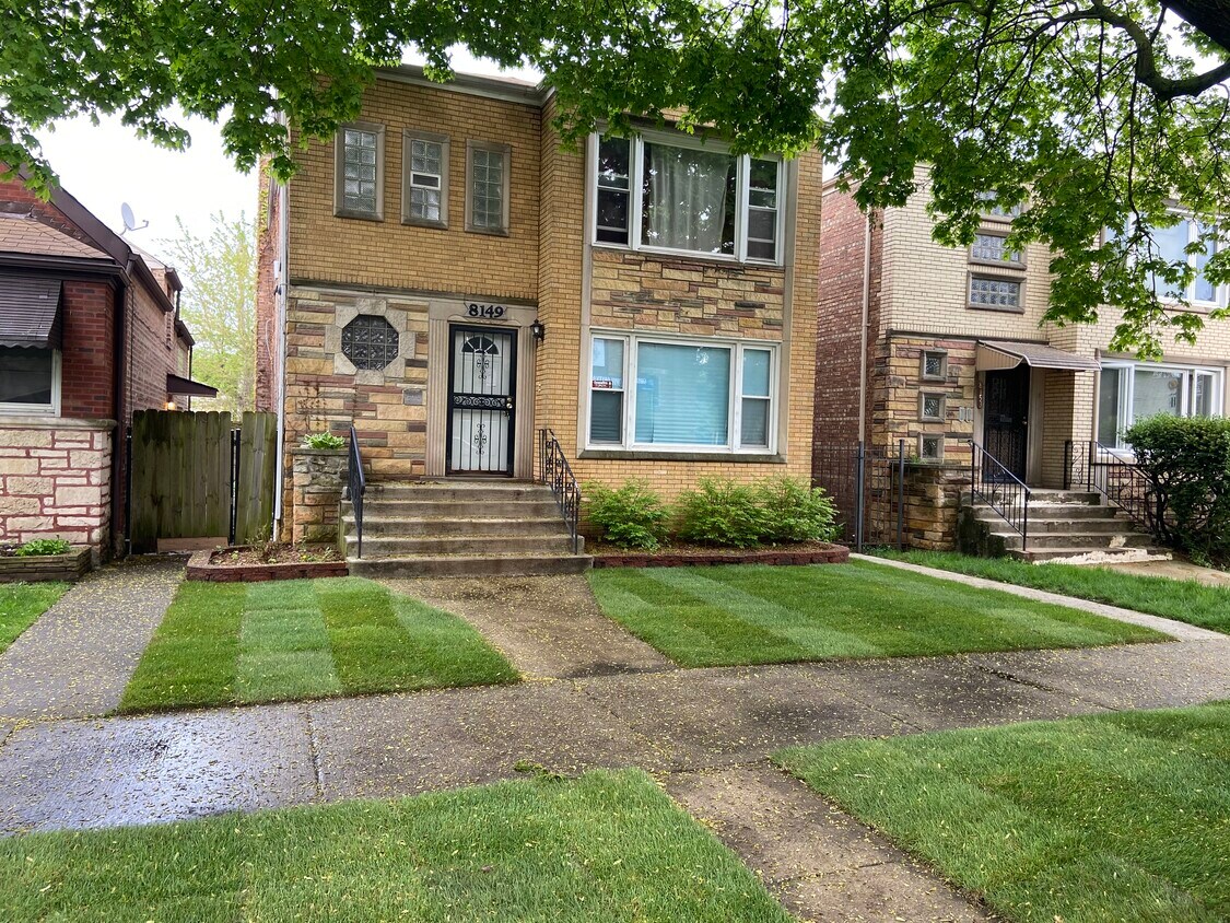 Primary Photo - 8149 S Saginaw Ave